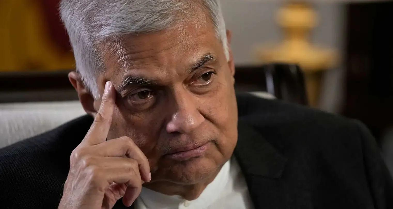 সরকারি চাকরিতে  নিয়োগ বন্ধ শ্রীলঙ্কায়