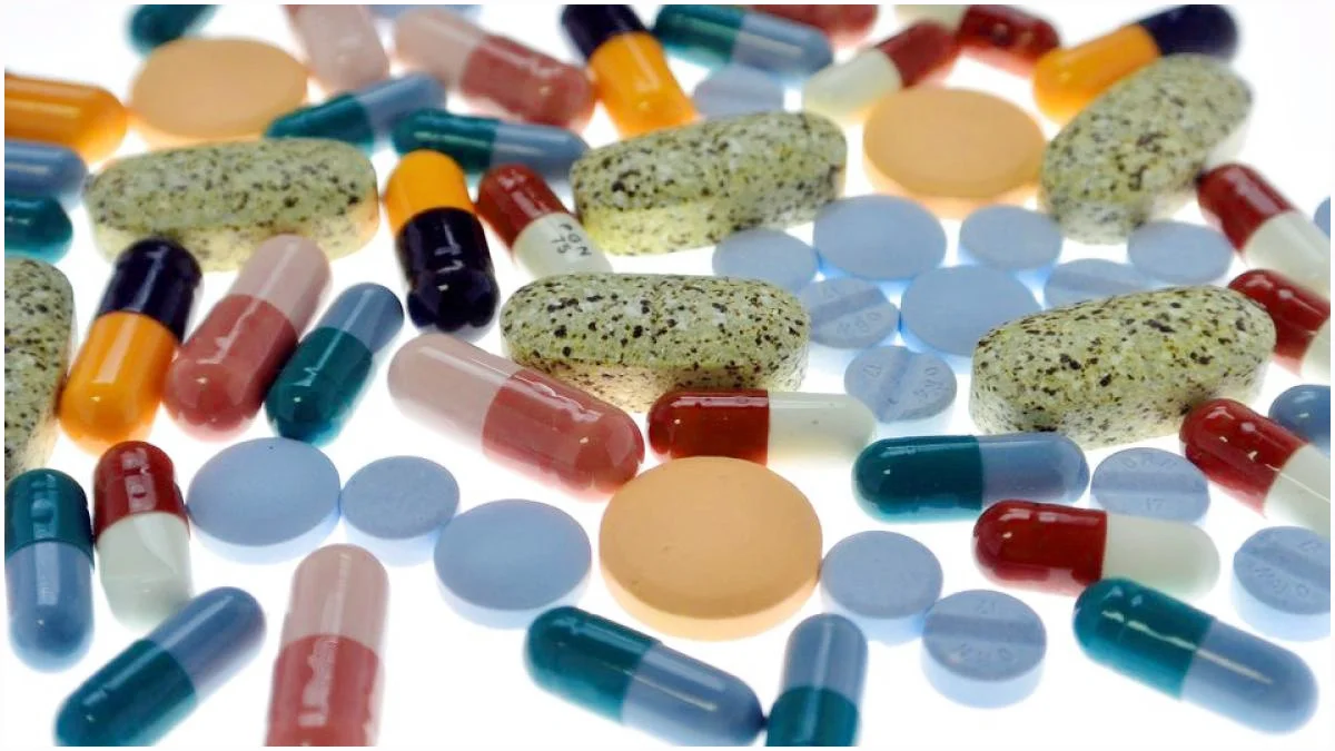 ঘুরে দাঁড়াচ্ছে শ্রীলঙ্কা, কমছে ওষুধের দাম