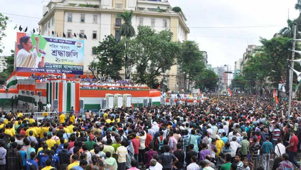 ২১ জুলাইয়ের আবেগে ভাসছে রাজ্যবাসী,  শহরের পথে উত্তরবঙ্গ থেকে দক্ষিণবঙ্গের তৃণমূল কর্মীরা