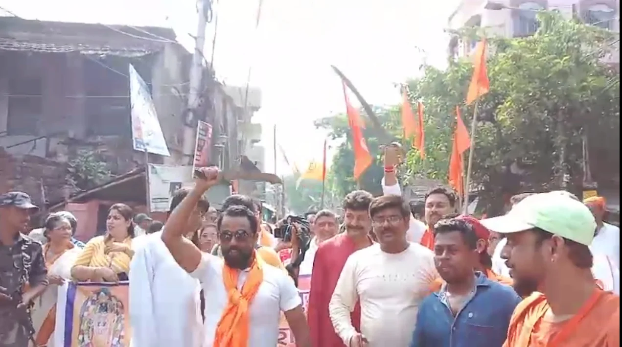 হাওড়া: রামনবমী-তে তরোয়াল হাতে শোভাযাত্রায় বিজেপি