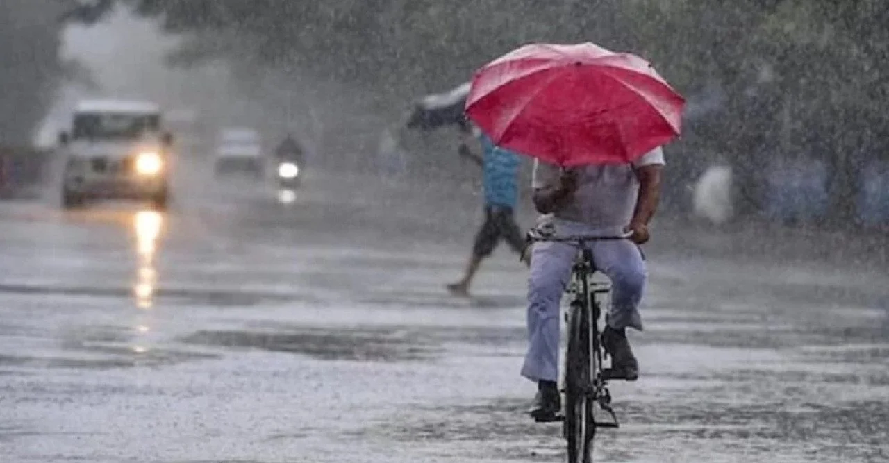 মন্থার প্রভাবে দক্ষিণবঙ্গে বৃষ্টি