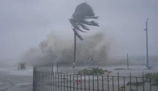 শক্তি হারিয়ে গভীর নিম্নচাপে পরিণত হবে ঘূর্ণিঝড় দানা, শনিবার থেকে আবহাওয়ার উন্নতি