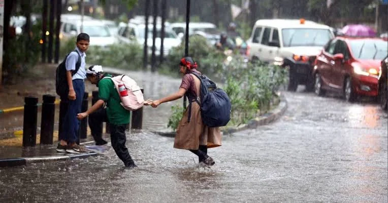 বঙ্গোপসাগরে নিম্নচাপ, দক্ষিণবঙ্গে ভারী বৃষ্টির সতর্কতা