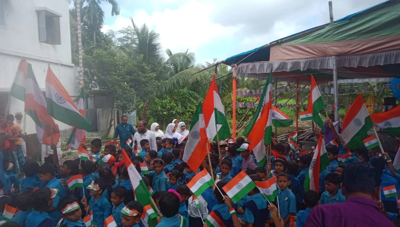 তিলপী শিশু চেতনা শিক্ষা নিকেতন স্কুলে পতাকা উত্তোলন