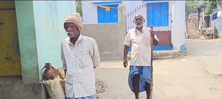 নদিয়ার কল্যাণীর চর যাত্রা সিদ্ধি গ্রামে হাজার ভোটারের মধ্যে বাদ প্রায় ৪০০!  ক্ষোভের পারদ তীব্র,কেন এমন হল ?