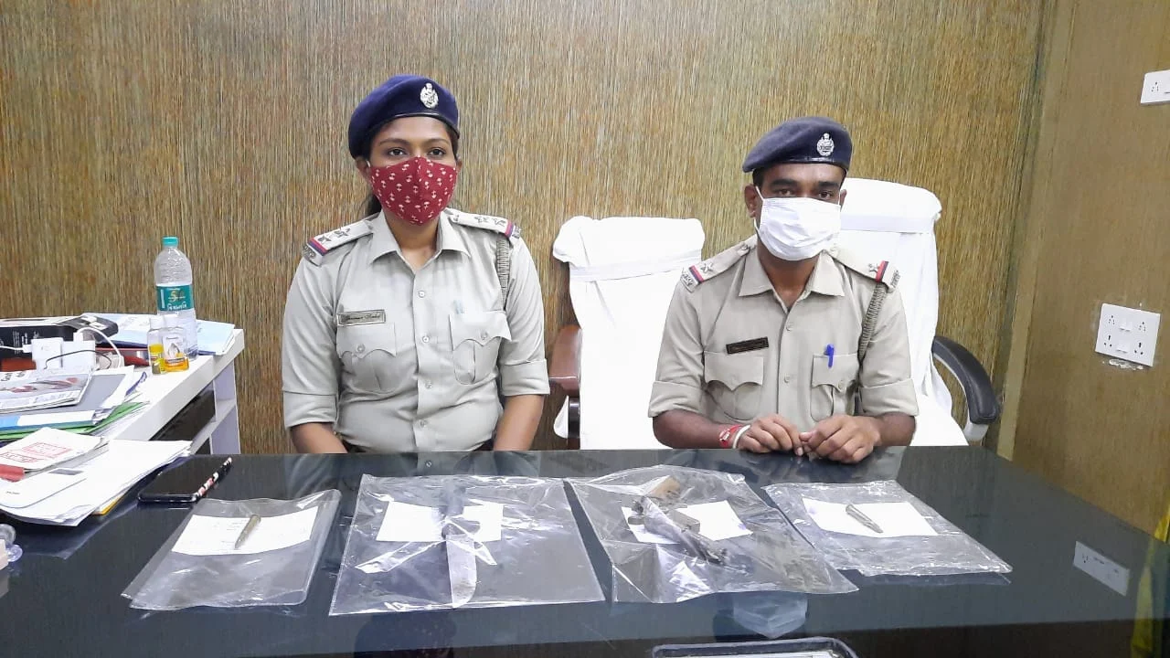 আগ্নেয়াস্ত্র সহ রামপুরহাটে ধৃত দুই