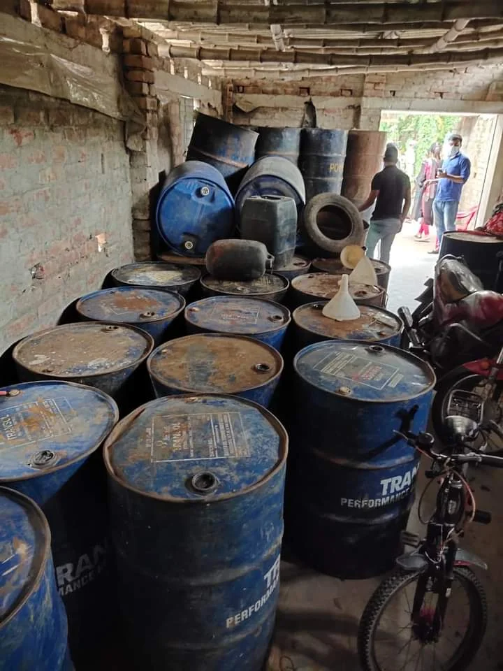 ছ'হাজার লিটার কেরোসিন তেল বাজেয়াপ্ত, বাজারমূল্য কয়েক লক্ষ টাকা