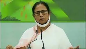 করোনার তৃতীয় ঢেউ রুখতে ১২ বছর বয়সি সন্তানের মায়েদের টিকাকরণে জোর রাজ্যের