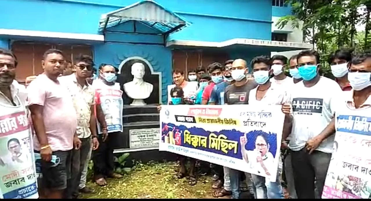 ৬৬'র খাদ্য আন্দোলনের স্মৃতি উস্কে শহিদ নুরুলের তেঁতুলিয়ায় জ্বালানি মূল্যবৃদ্ধির প্রতিবাদে আন্দোলন