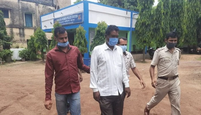 শিশুপাচার কাণ্ডে নাম জড়াল শিক্ষাজগতের, বাঁকুড়ায় গ্রেফতার কেন্দ্রীয় বিদ্যালয়ের অধ্যক্ষ, শিক্ষিকা সহ মোট ৮, উদ্ধার ৫ শিশু