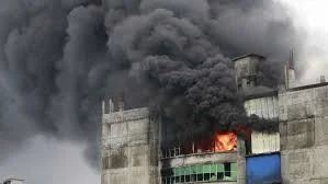 বাংলাদেশের কারখানায় অগ্নিকাণ্ডে চলছে তল্লাশি