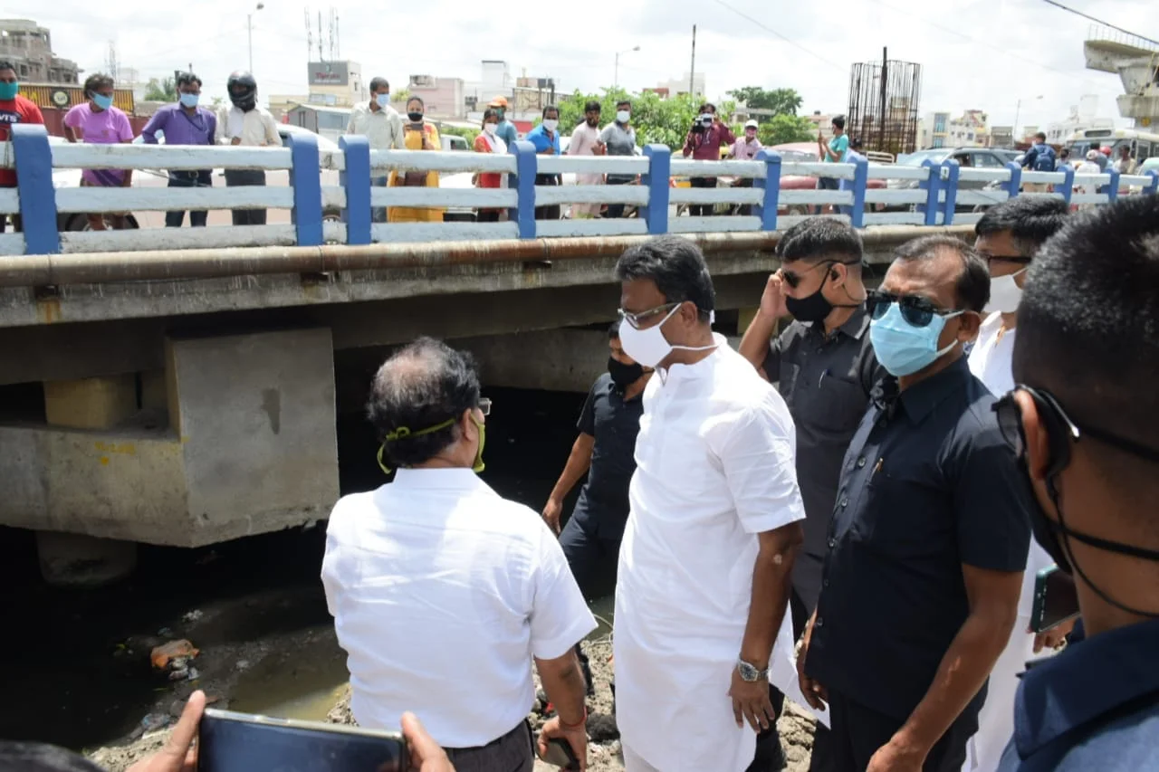 গুনিয়া খাল পরিদর্শনে ফিরহাদ হাকিম