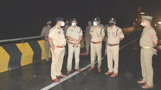 ভয়াবহ সড়ক দুর্ঘটনায়  উত্তরপ্রদেশে নিহত কমপক্ষে ১৮