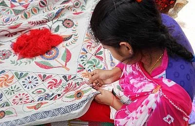 নকসী কাঁথার বুনন ভুলেছে নতুন প্রজন্ম এখন সবই স্মৃতিতে