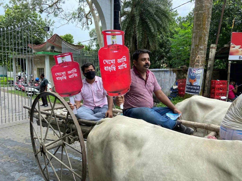 পেট্রোপণ্যের মূল্যবৃদ্ধির প্রতিবাদে কল্যাণী বিশ্ববিদ্যালয় ওয়েবকুপার অবস্থান বিক্ষোভ কর্মসূচি