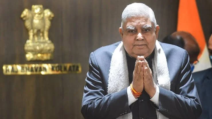 সাংবিধানিক দায়িত্ব নিয়ে মধ্যরাতে রাজ্যপালের ট্যুইট, জল্পনা চরমে