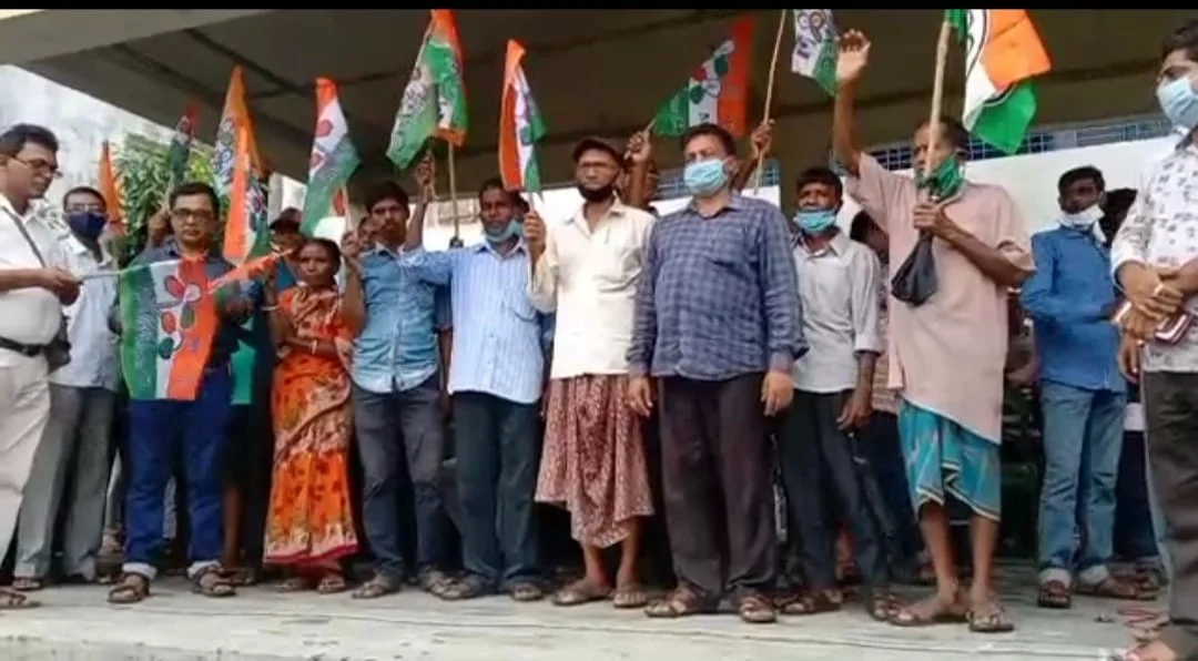 হিঙ্গলগঞ্জে বিজেপির বড় ভাঙন, তিন শতাধিক কর্মীর তৃণমূলে যোগদান