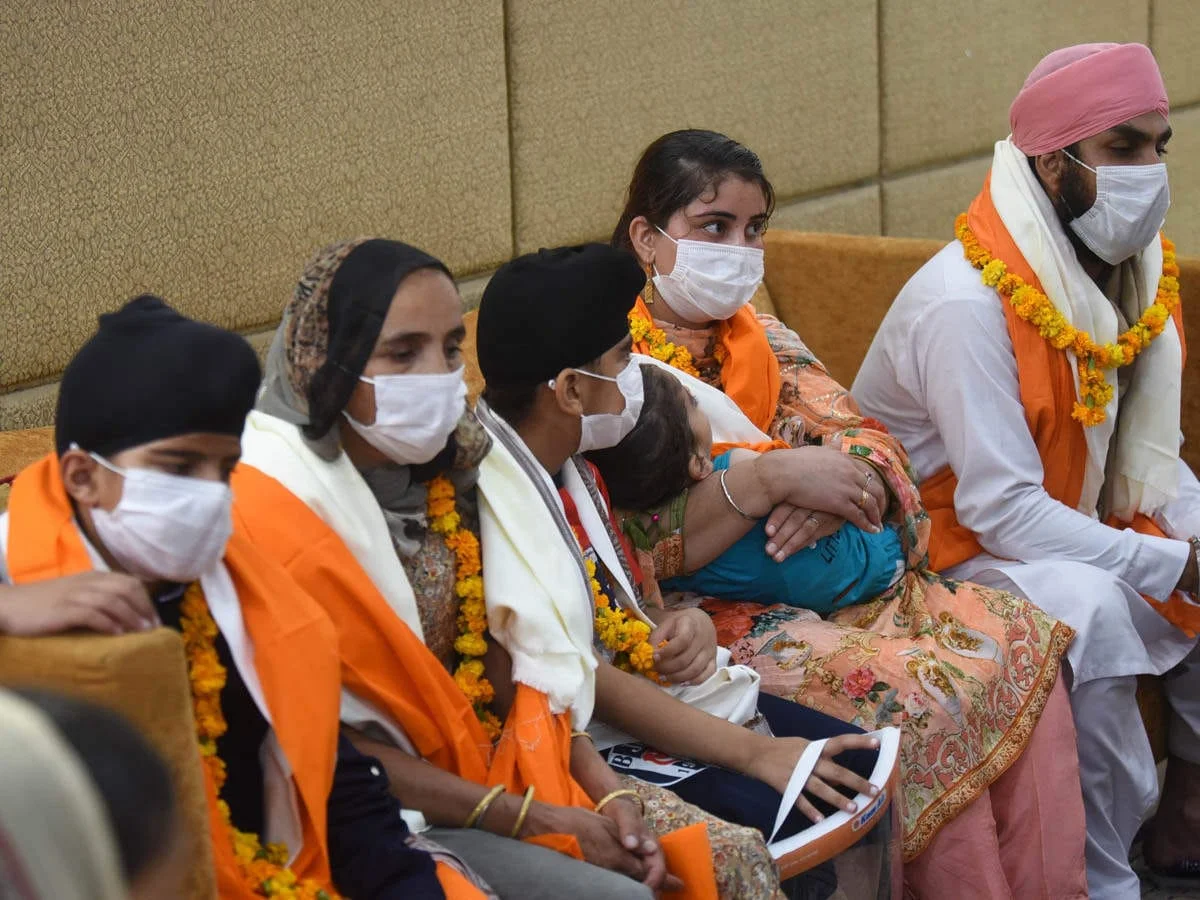 অকারণ আতঙ্কের শিকার হয়ে আফগান শিখ-হিন্দুদের দেশ না ছাড়ার অনুরোধ করলেন তালিবানরা