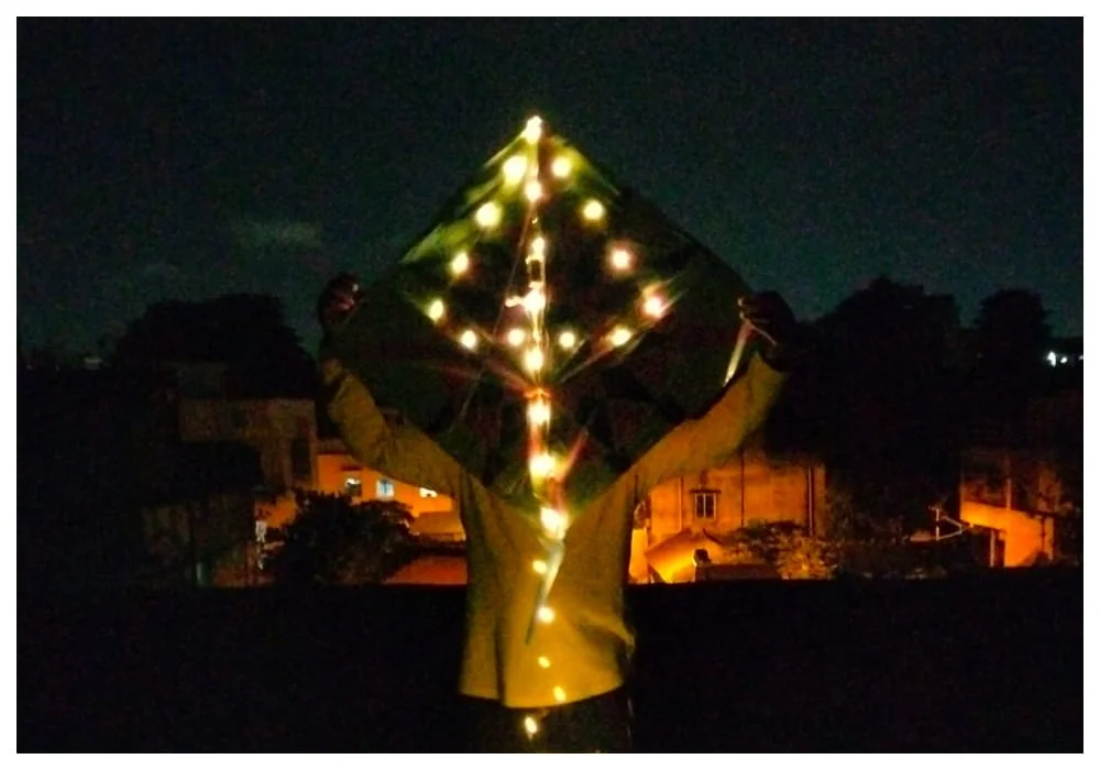 এই প্রথম কলকাতার রাতের আকাশে উড়ল আলোকিত ঘুড়ি