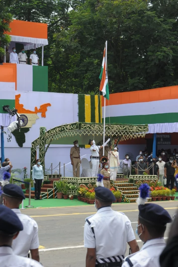 স্বাধীনতা দিবসে কবিতা লিখলেন  মুখ্যমন্ত্রী