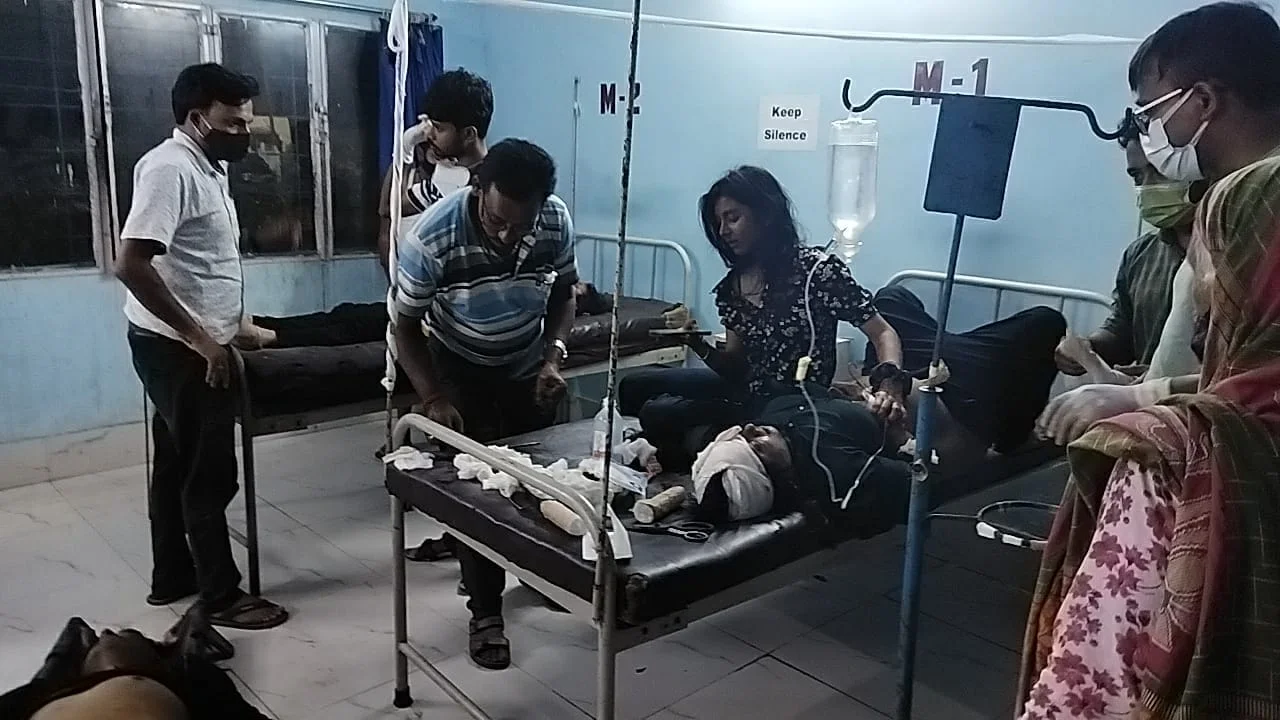 ডুয়ার্সে বেড়াতে এসে পথ দুর্ঘটনায় হত ২,আহত ৭