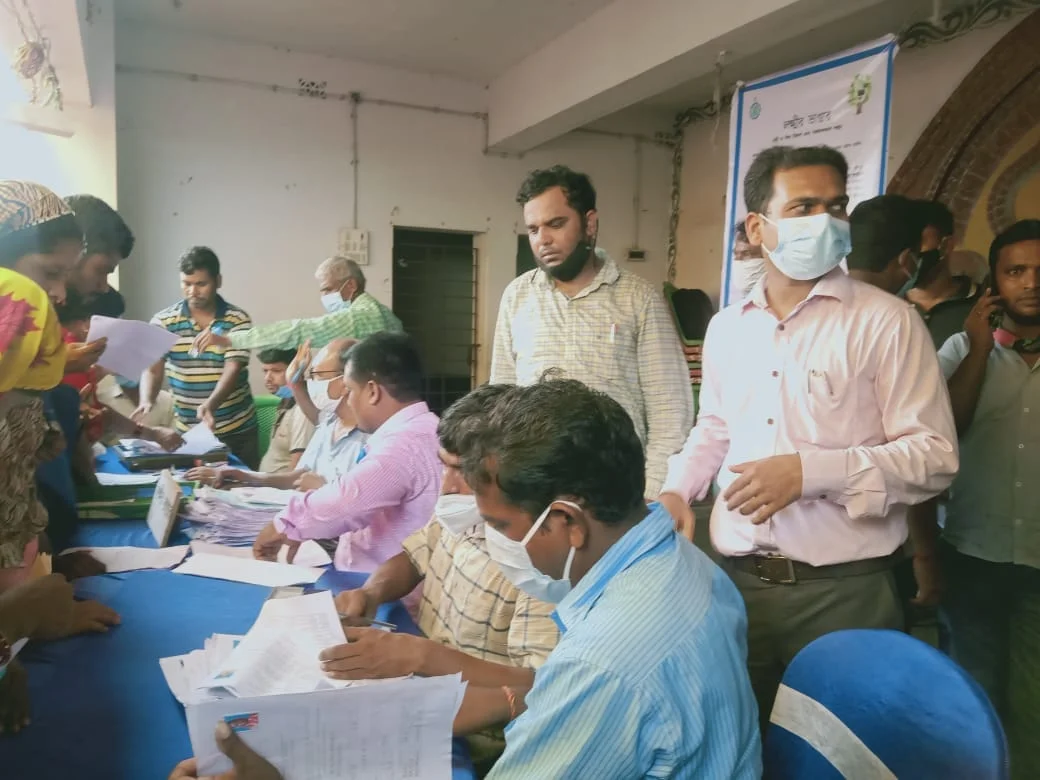 লক্ষ্মীর ভাণ্ডার ফর্ম নিয়ে মানুষের উচ্ছ্বাস, বিক্রির অভিযোগ কোথাও