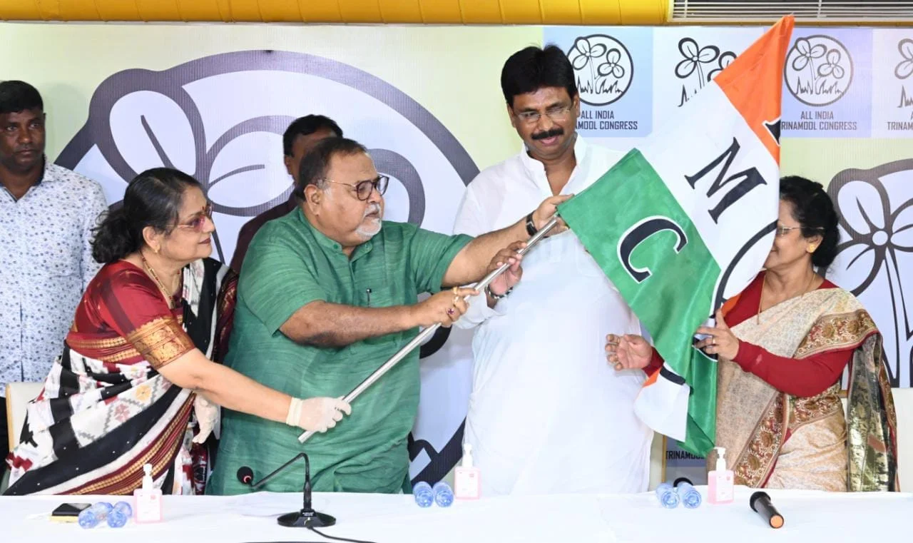 পদ্মে  ভাঙন অব্যাহত এবার ঘর ওয়াপসি বাগদার বিধায়ক!