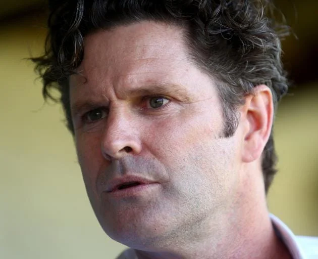 গুরুতর অসুস্থ ক্রিস কেয়ানর্স, রয়েছেন লাইফ সাপোর্টে