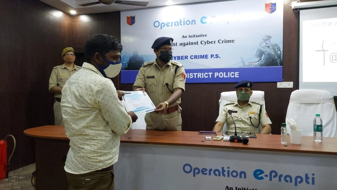 সাইবার প্রতারণা রুখতে সোশ্যাল মিডিয়াকে হাতিয়ার করলো বীরভূম জেলা পুলিশ