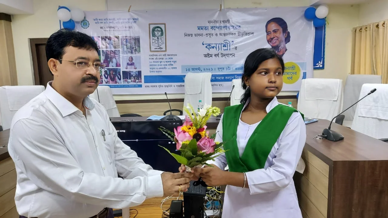 বীরভূম জেলার উজ্জ্বল কন্যাশ্রী হলেন দশম শ্রেণীর সুনন্দা