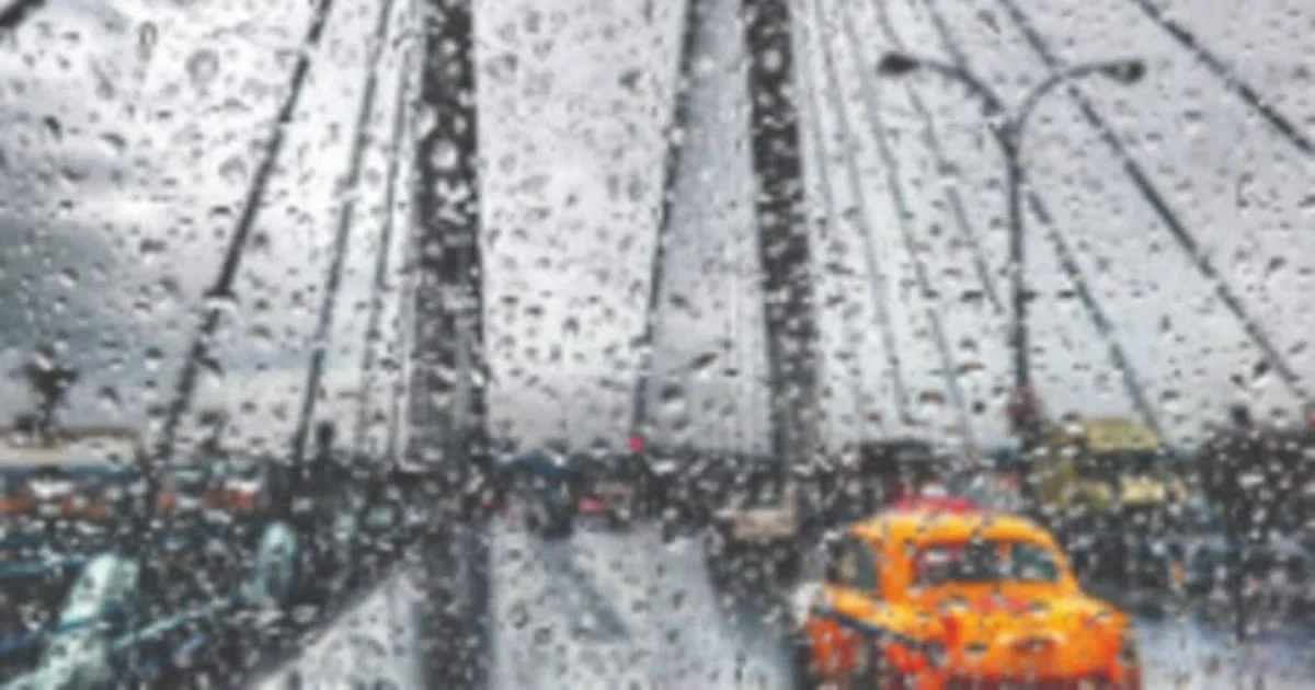 কলকাতায় মেঘলা আকাশ সহ দক্ষিণবঙ্গের তিন জেলায় ভারী বৃষ্টির পূর্বাভাস