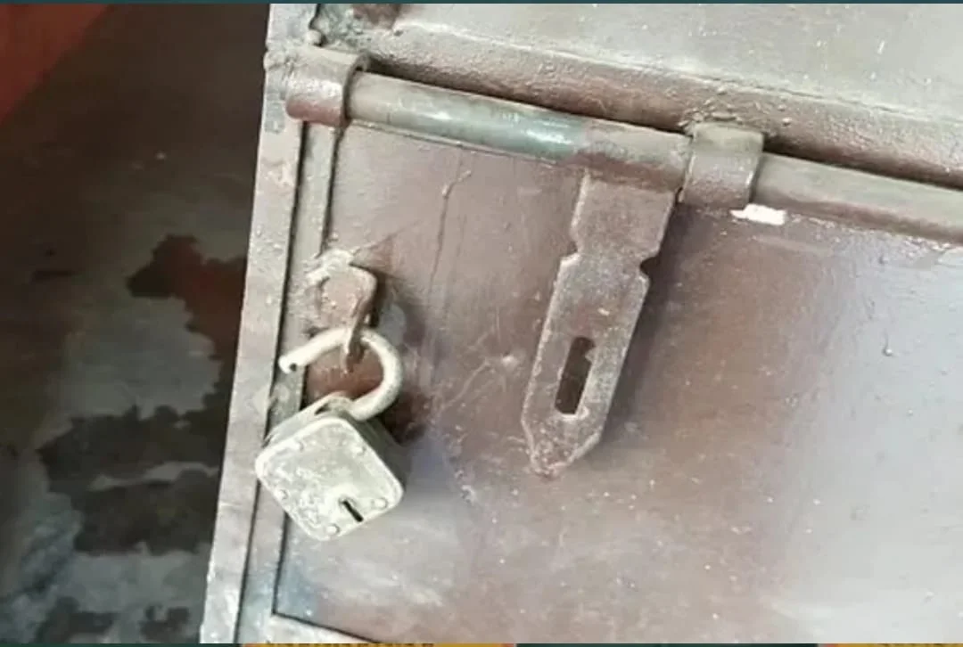 অভিনব চুরি, প্রাথমিক বিদ্যালয়ে চুরি করে তালা মারল চোর