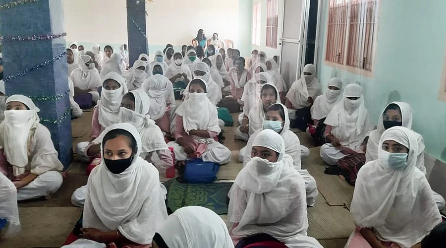 করোনা আবহের মধ্যেও স্কুলছুট,বাল্যবিবাহকে হারিয়ে  বেলডাঙ্গার মাদ্রাসায় বাড়ছে ছাত্রীর সংখ্যা