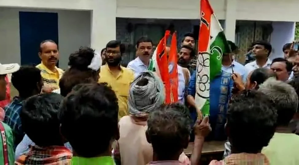 বীরভূমে বিজেপি ছেড়ে কয়েকশো কর্মী সমর্থকের যোগদান তৃণমূলে