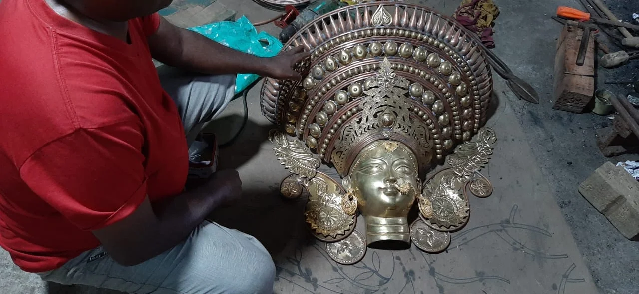 তিন ধাতুর দুর্গা প্রতিমা শান্তিনিকেতন থেকে পাড়ি জমাবে ওড়িশায়