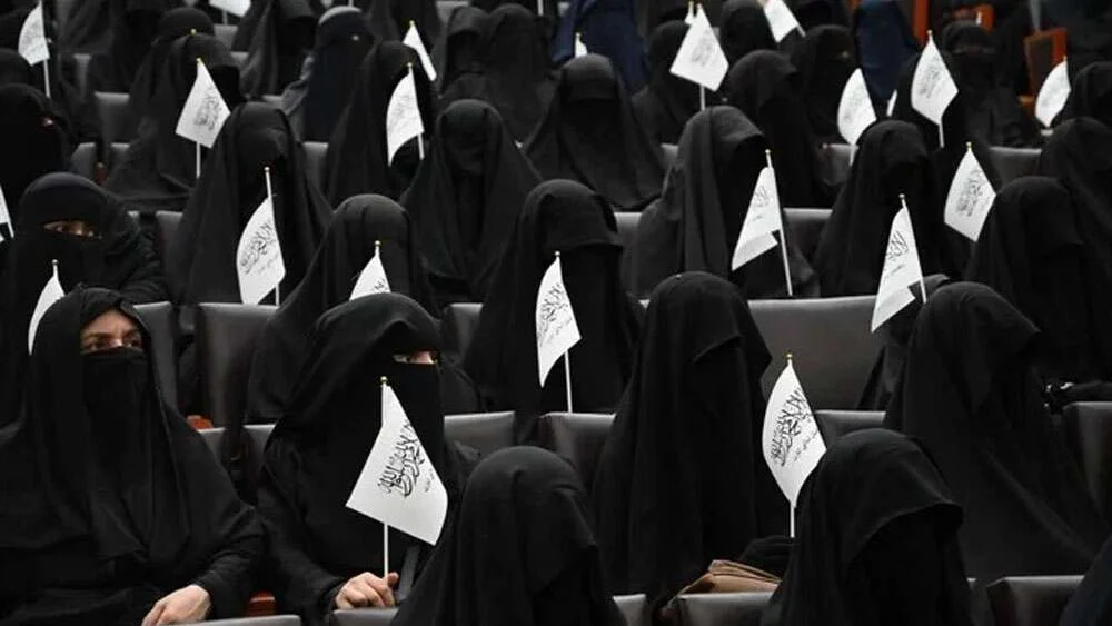 দ্বিতীয় তালিব সরকারের  সমর্থনে গলা ফাটালেন  আফগান মহিলাদের একাংশ