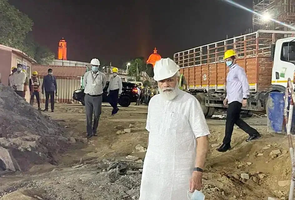 মার্কিন মুলুক থেকে ফিরেই সেন্ট্রাল ভিস্তার কাজ দেখতে সাইটে গেলেন মোদি