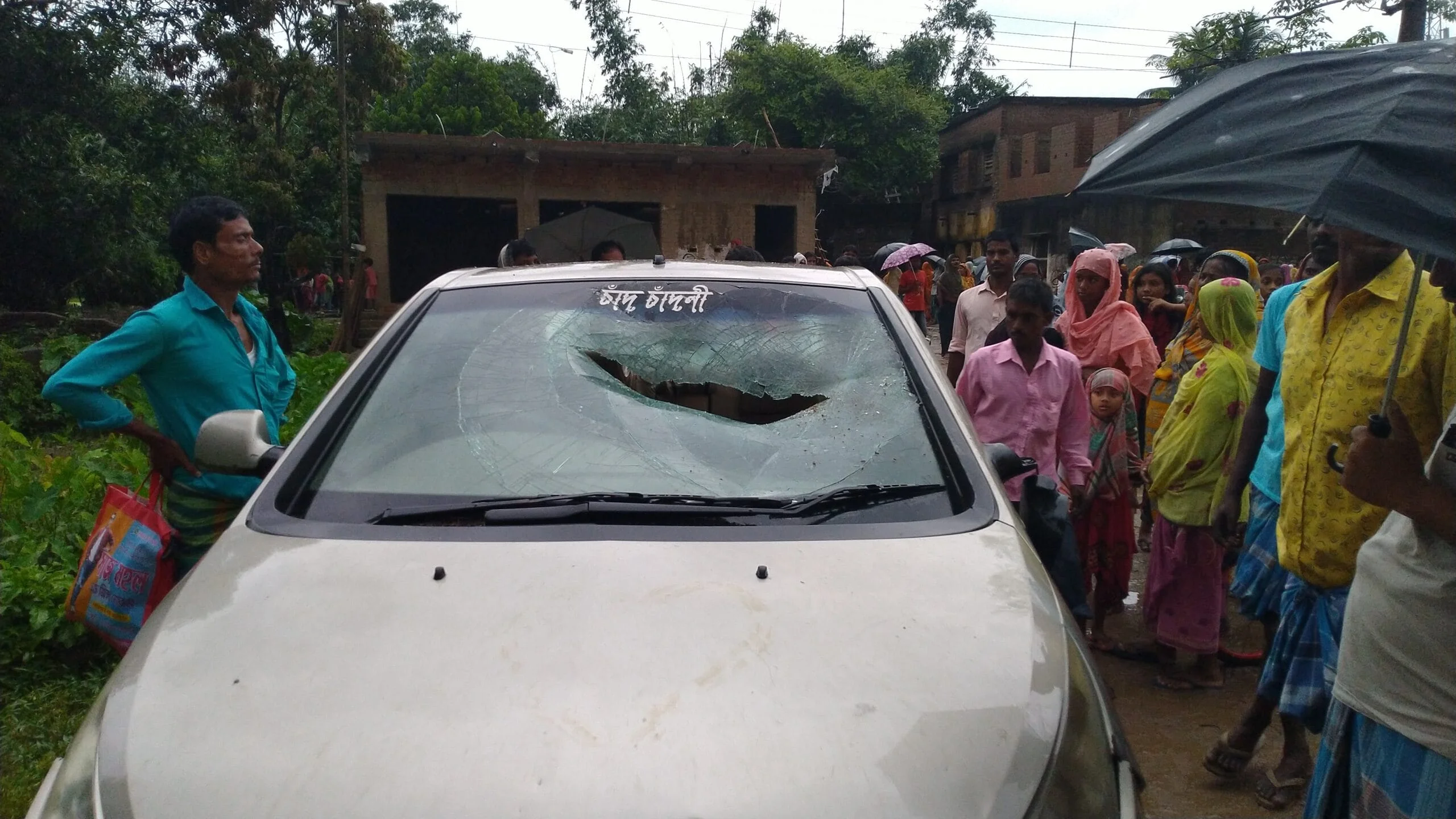 মর্মান্তিক! খেলতে গিয়ে পরিত্যক্ত গাড়িতে দমবন্ধ হয়ে মৃত্যু ২ শিশুর