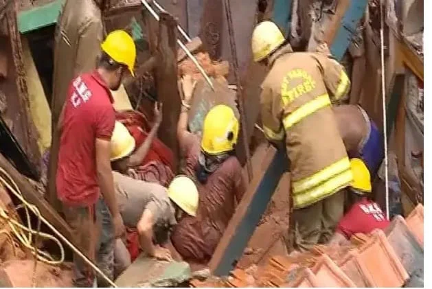 আহিরীটোলা কাণ্ড, রাতভর দুর্যোগ প্রাণ কেড়ে নিল প্রৌঢ়া সহ ১ একরত্তির