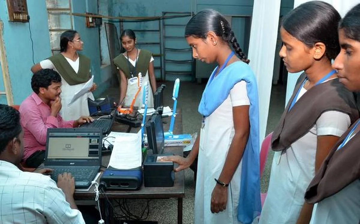 পড়ুয়াদের আধার কার্ড করে দিতে উদ্যোগ নিল স্কুলশিক্ষা দফতর