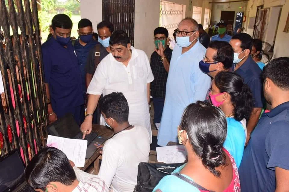 ইলামবাজার দুয়ারে সরকার ক্যাম্প পরিদর্শনে অনুব্রত