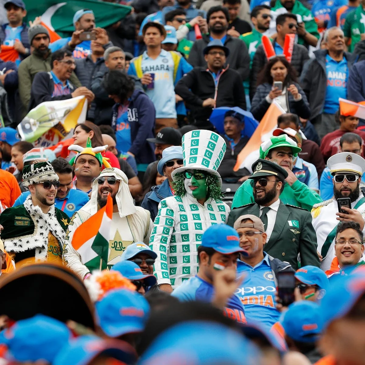 বিশ্বকাপ ফাইনালে গ্যালারি ভর্তি দর্শক চাইছে সৌরভের বোর্ড