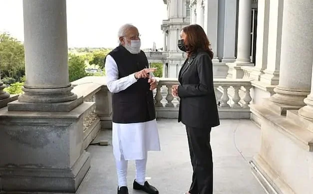 কমলা হ্যারিসকে 'অনুপ্রেরণার উৎস' আখ্যা দিয়ে ভারতে আসার আমন্ত্রণ মোদির