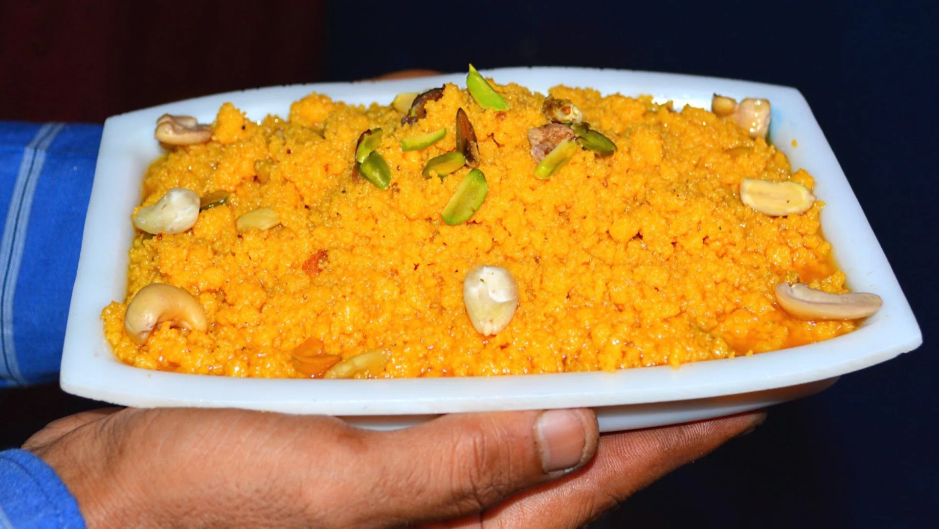 ঘরে অতিথি অথচ নেই মিষ্টি, তাহলে এইভাবে হালুয়া বানিয়ে চমকে দিন সবাই কে