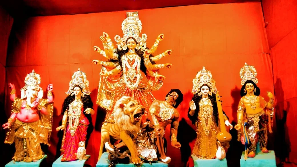 আজ মহাষষ্ঠী, শারদ বন্দনায় গা ভাসাতে প্রস্তুত রাজ্যবাসী