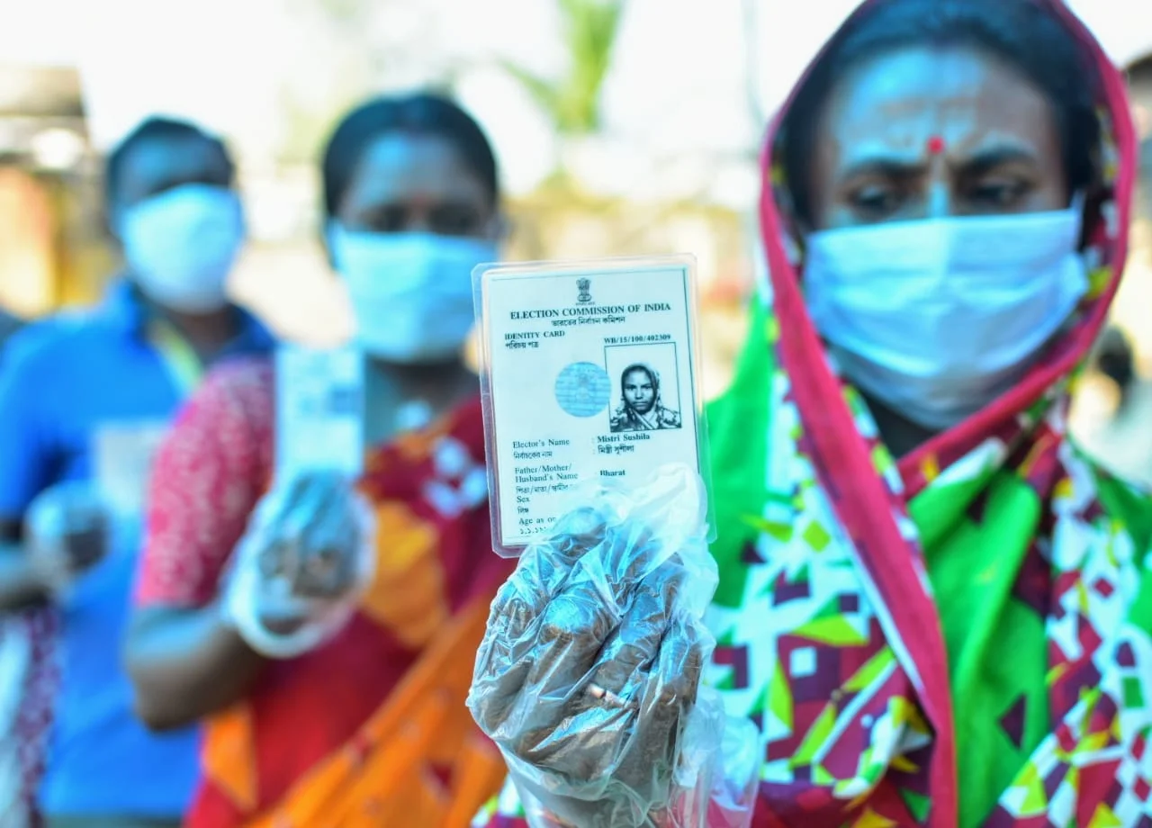 বিক্ষিপ্ত কিছু ঘটনা ছাড়া নির্বিঘ্নেই মিটল ভোটগ্রহণ