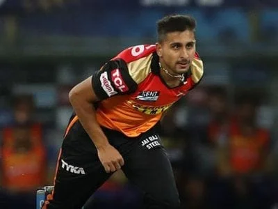 কাশ্মীরি বোলার উমরানকে জাতীয় দলে টানার ভাবনায় কোহলি