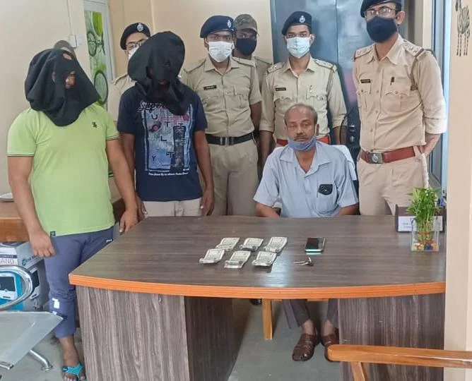 ব্যাংক প্রতারণার বড়োসড়ো পর্দা ফাঁস পুলিশের