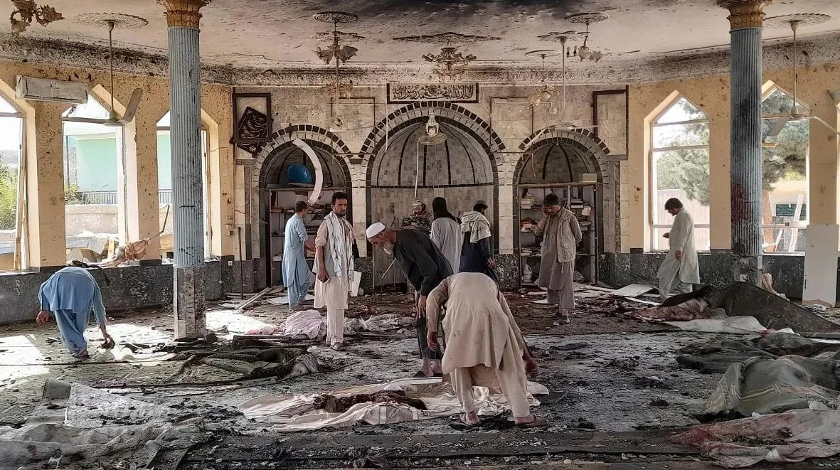 আফগানিস্তানের মসজিদে বিস্ফোরণে নিহতের সংখ্যা ছাড়াল শতাধিক