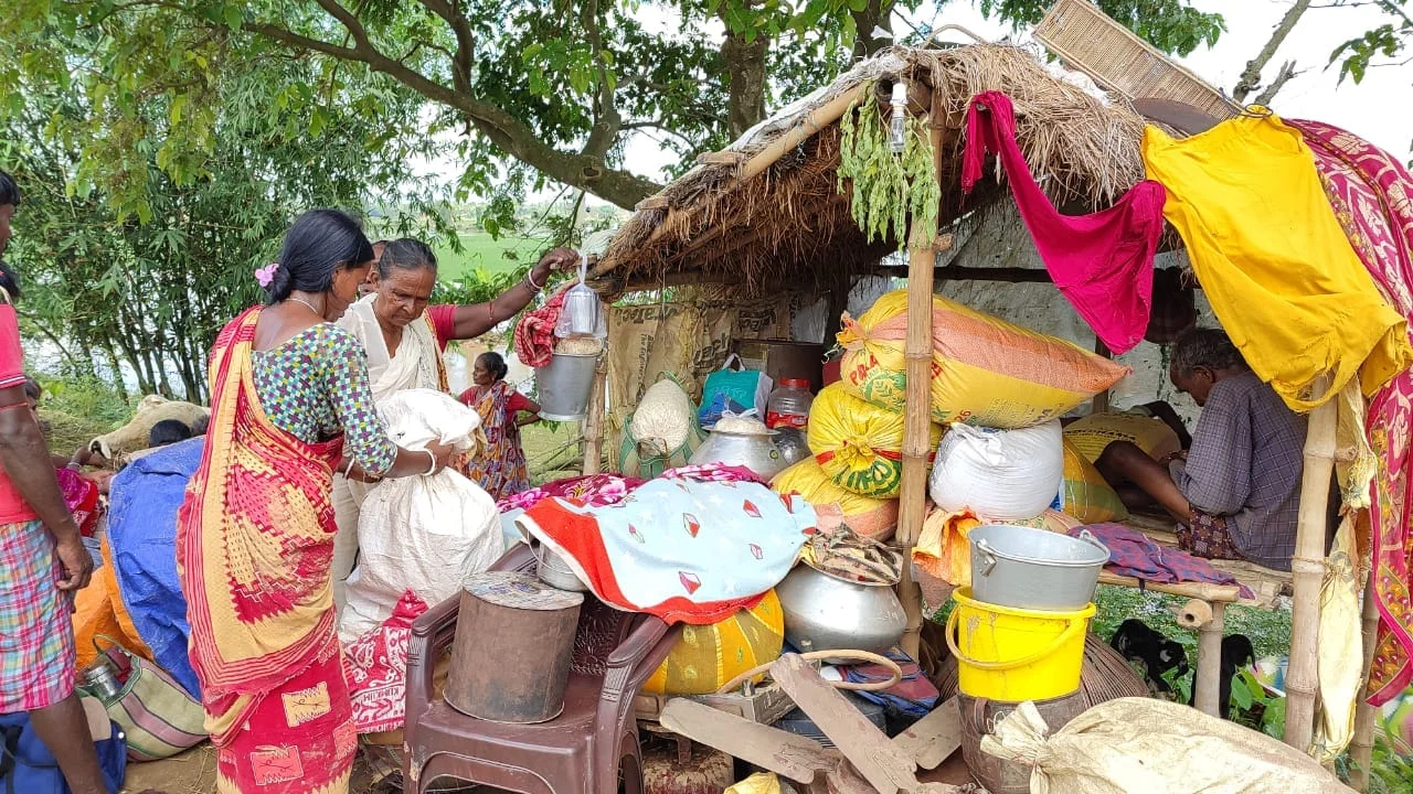 বন্যার জল ভাসিয়ে নিয়ে গিয়েছে ওদের বইপত্তর, সার্ভে করছে প্রশাসন